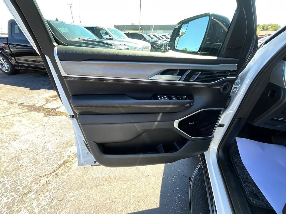 New 2026 Jeep Grand Wagoneer L 4WD image 12