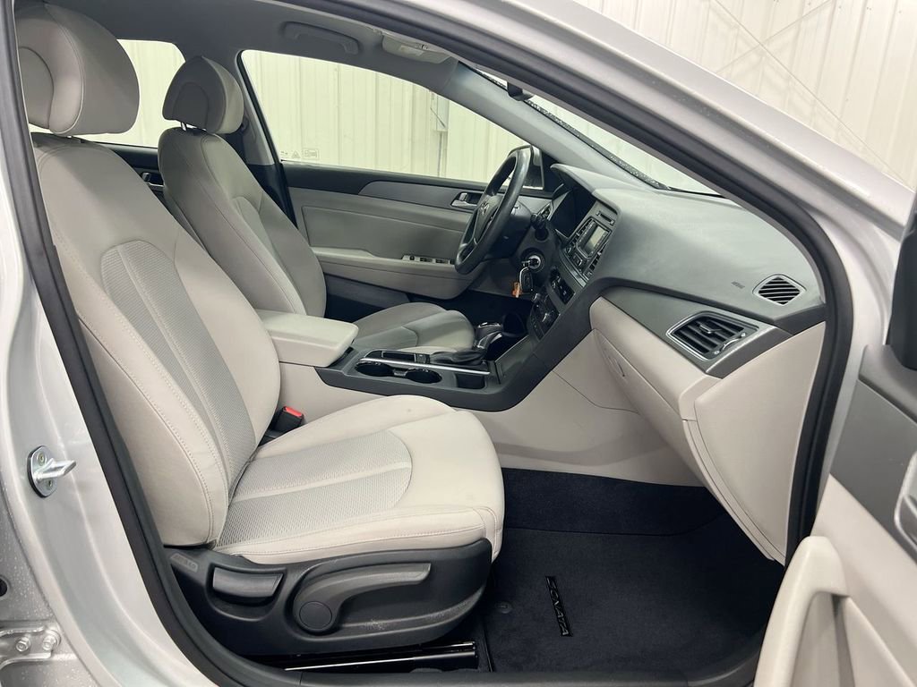Used 2015 Hyundai Sonata SE w/ Option Group 09 image 21