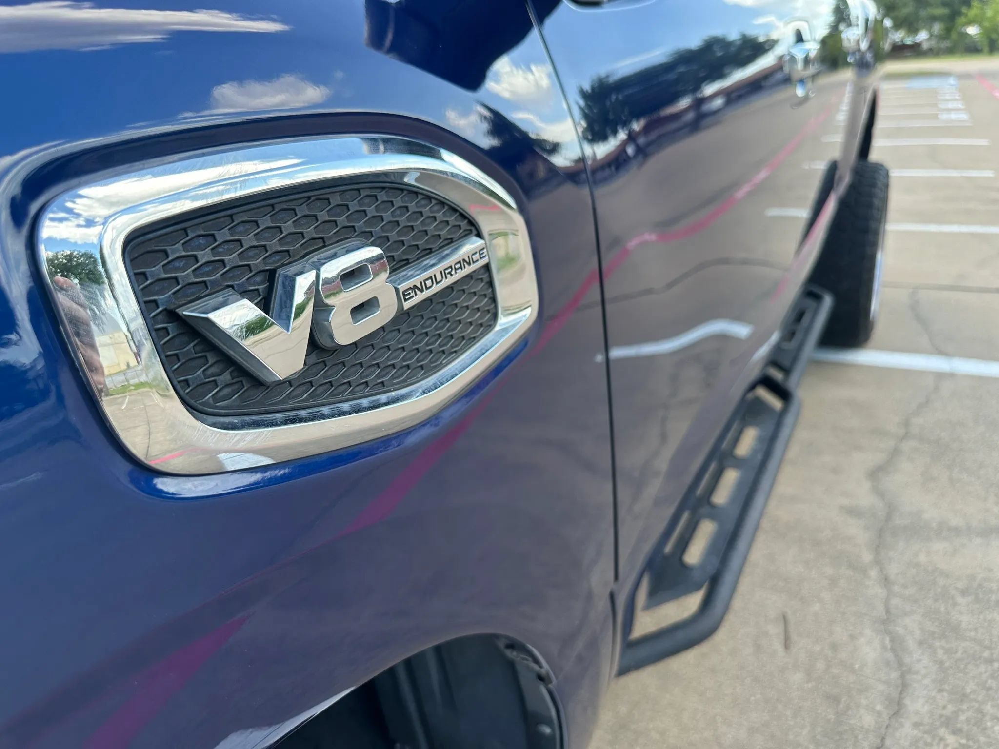 Used 2017 Nissan Titan SV AWD/4WD image 4