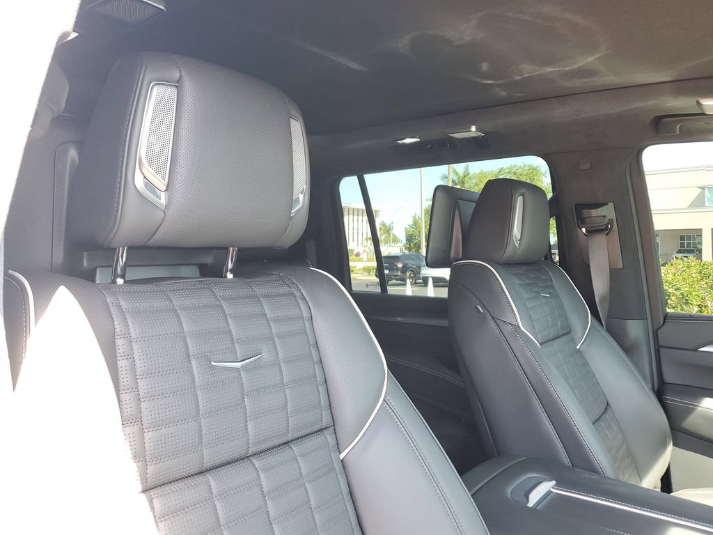 Certified 2025 Cadillac Escalade ESV V w/ LPO, ONYX Package AWD/4WD image 24