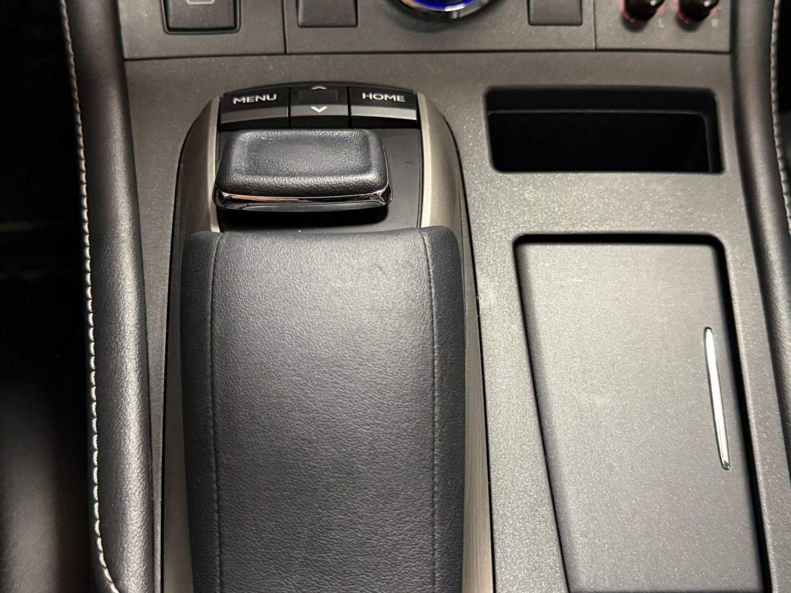 Used 2017 Lexus CT 200h image 23