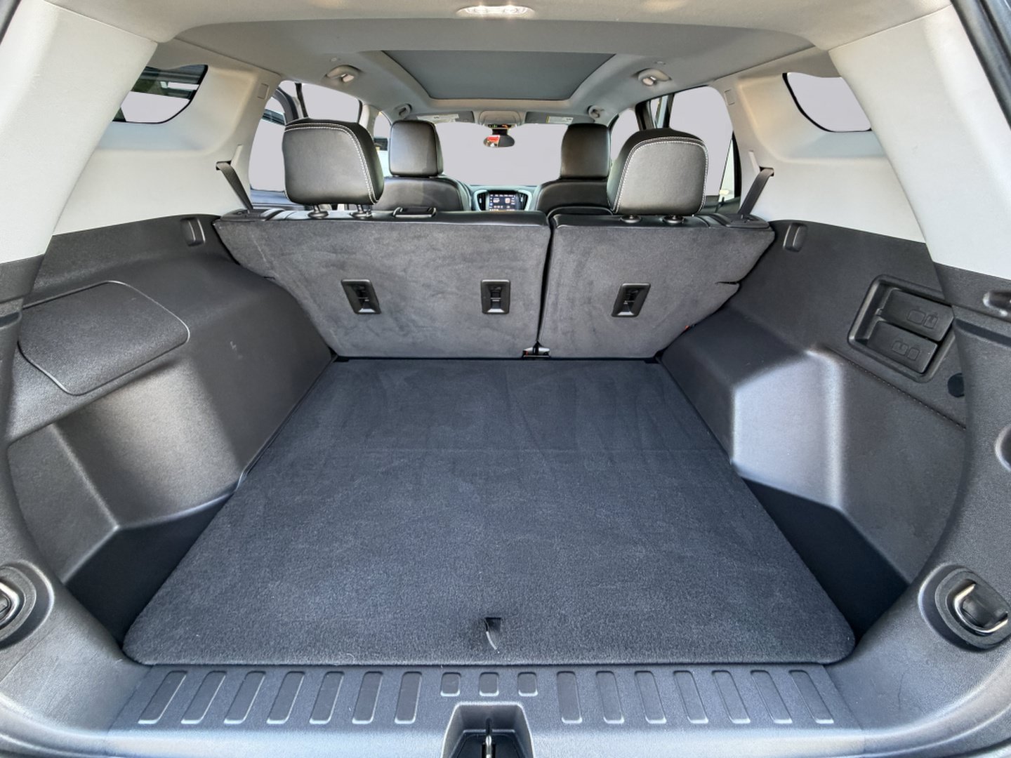 Used 2023 GMC Terrain SLT w/ Elevation Edition AWD/4WD image 26