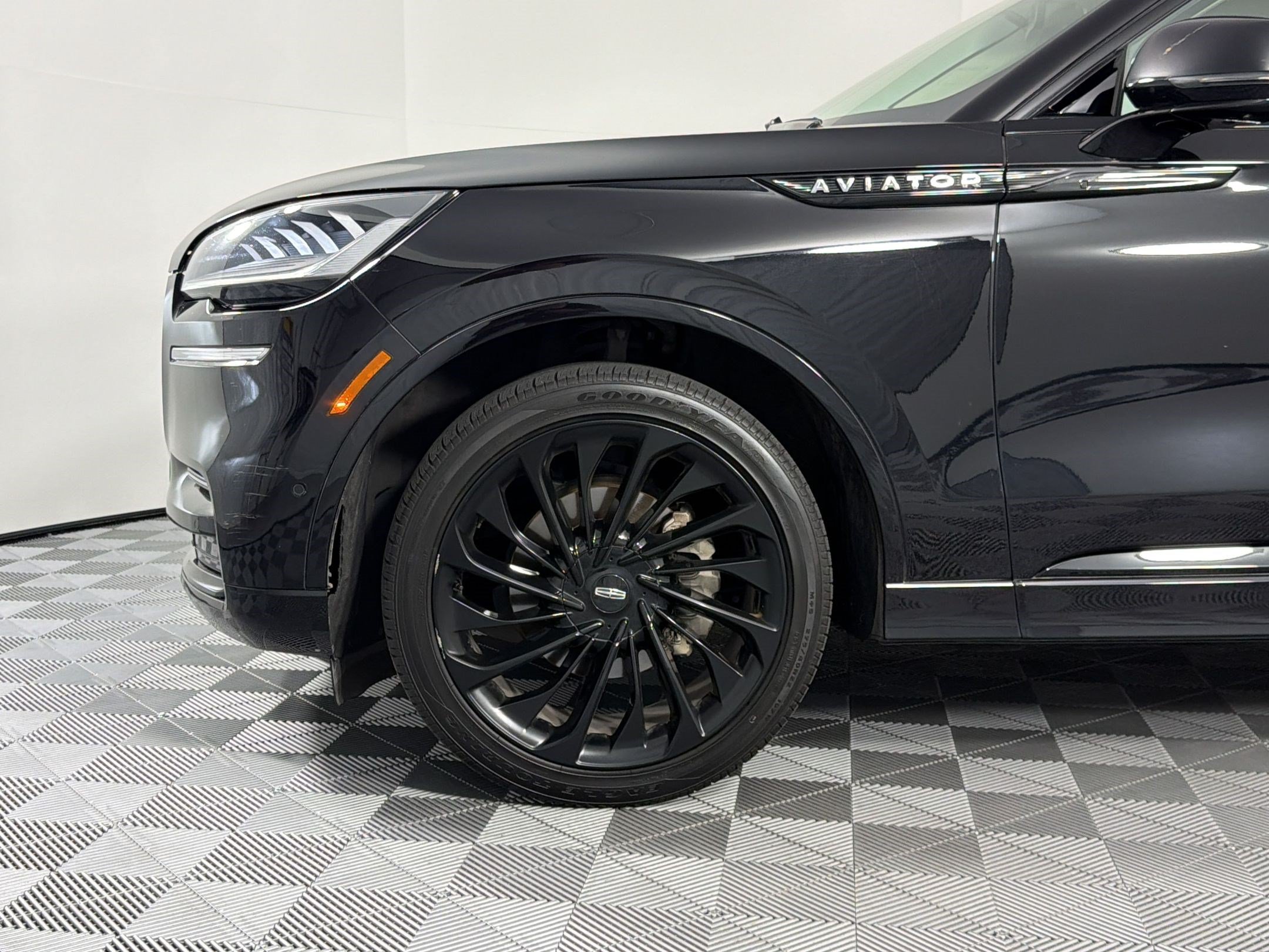 Used 2023 Lincoln Aviator Reserve w/ Equipment Group 201A RWD image 25