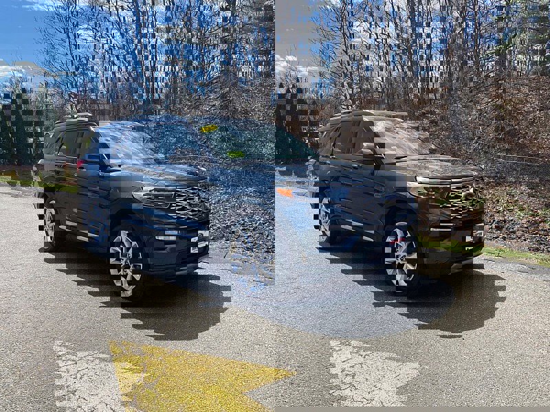 Used 2023 Ford Explorer Platinum w/ Technology Package image 3