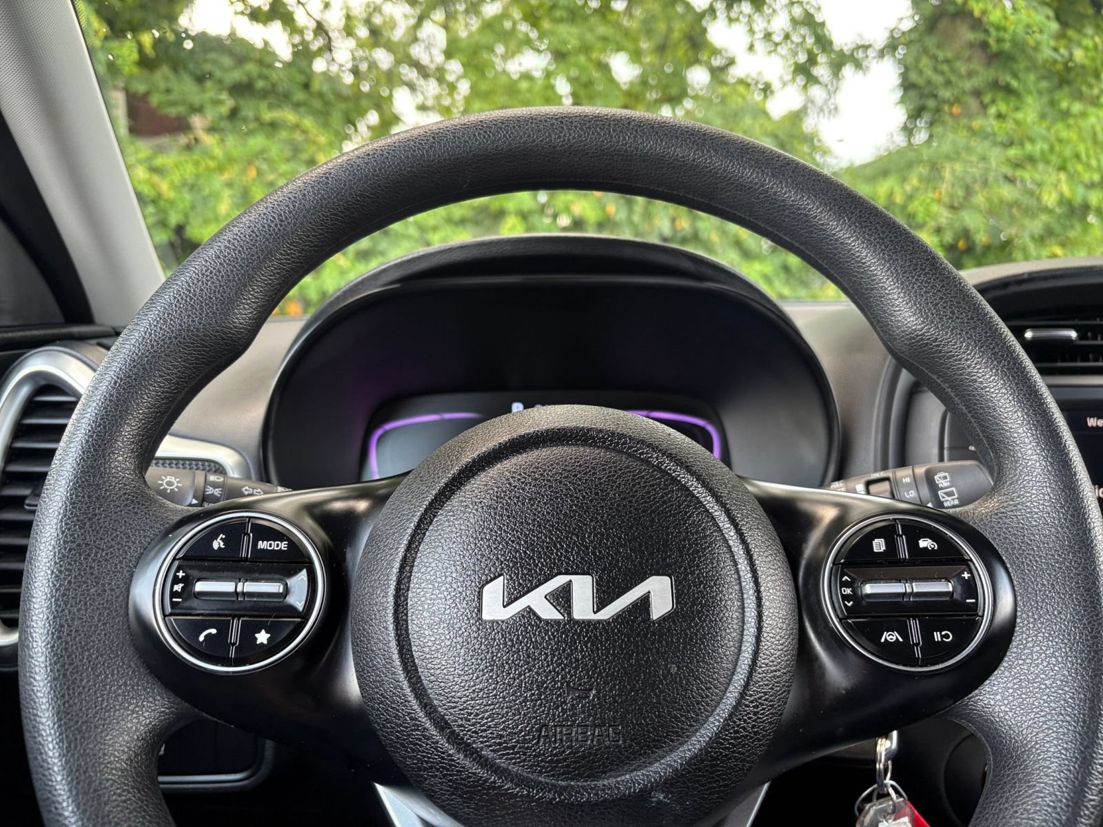 Used 2025 Kia Soul LX w/ LX Technology Package FWD image 25