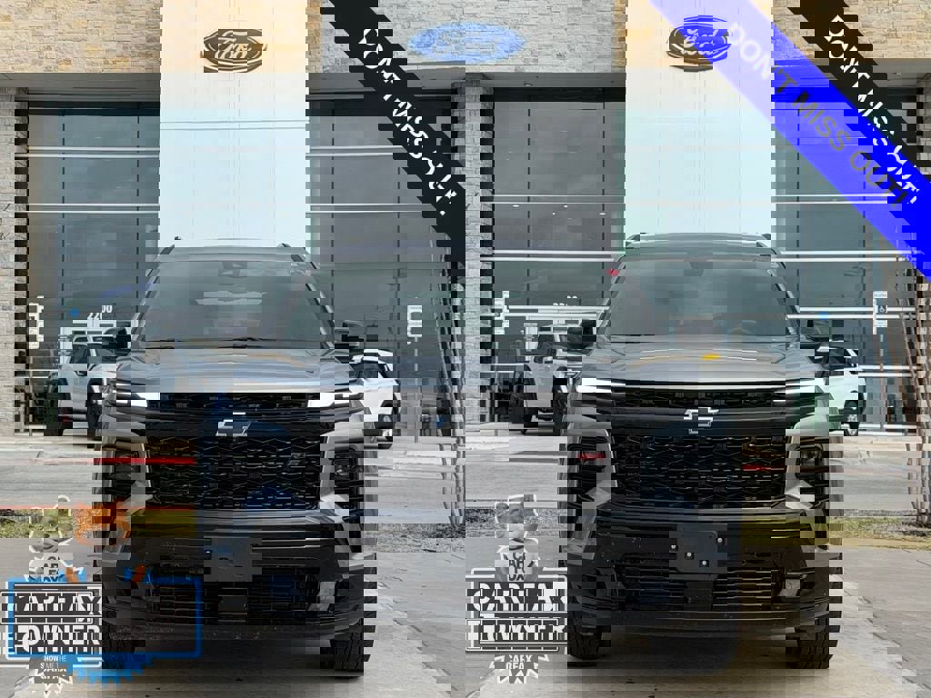 Used 2025 Chevrolet Traverse RS w/ LPO, Floor Liner Package image 2