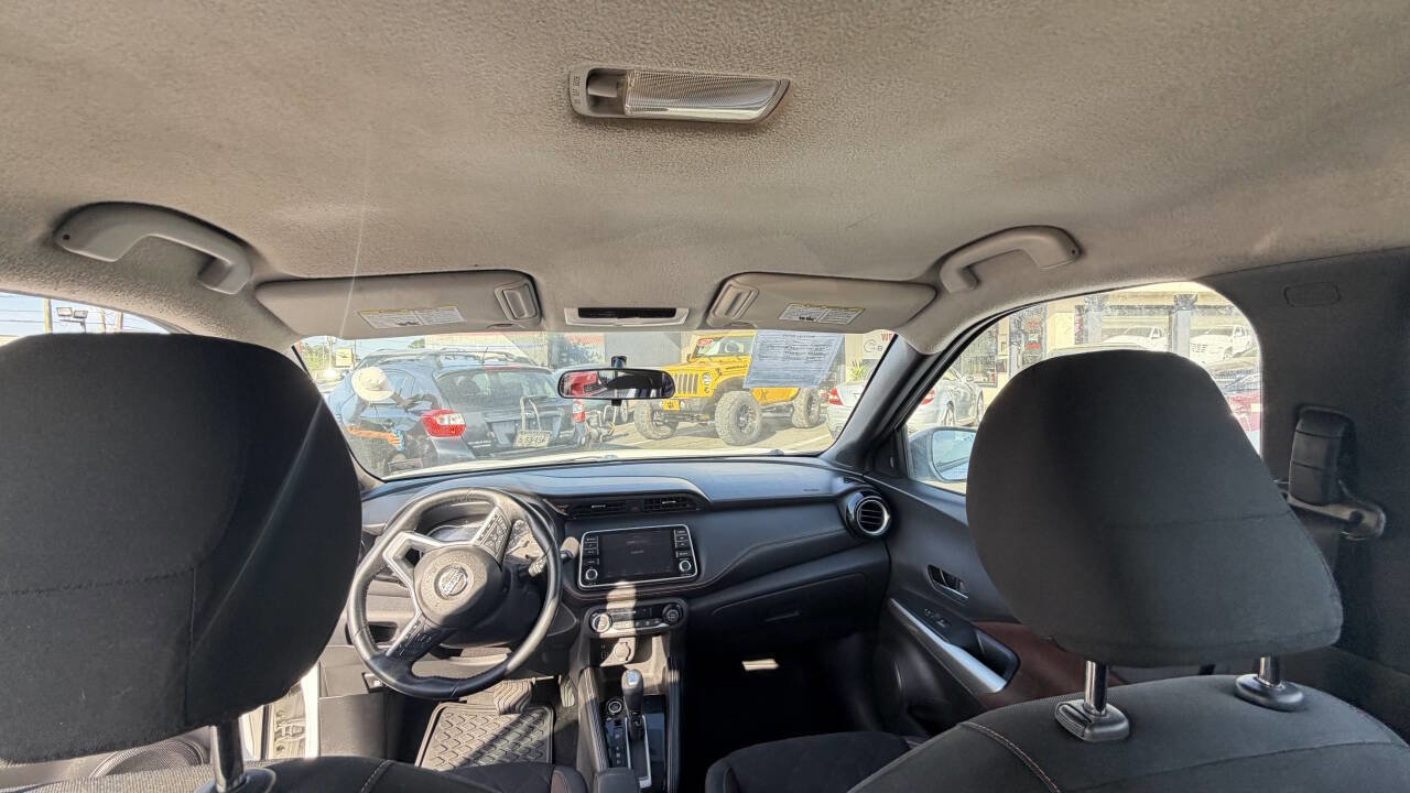 Used 2018 Nissan Kicks SR image 13