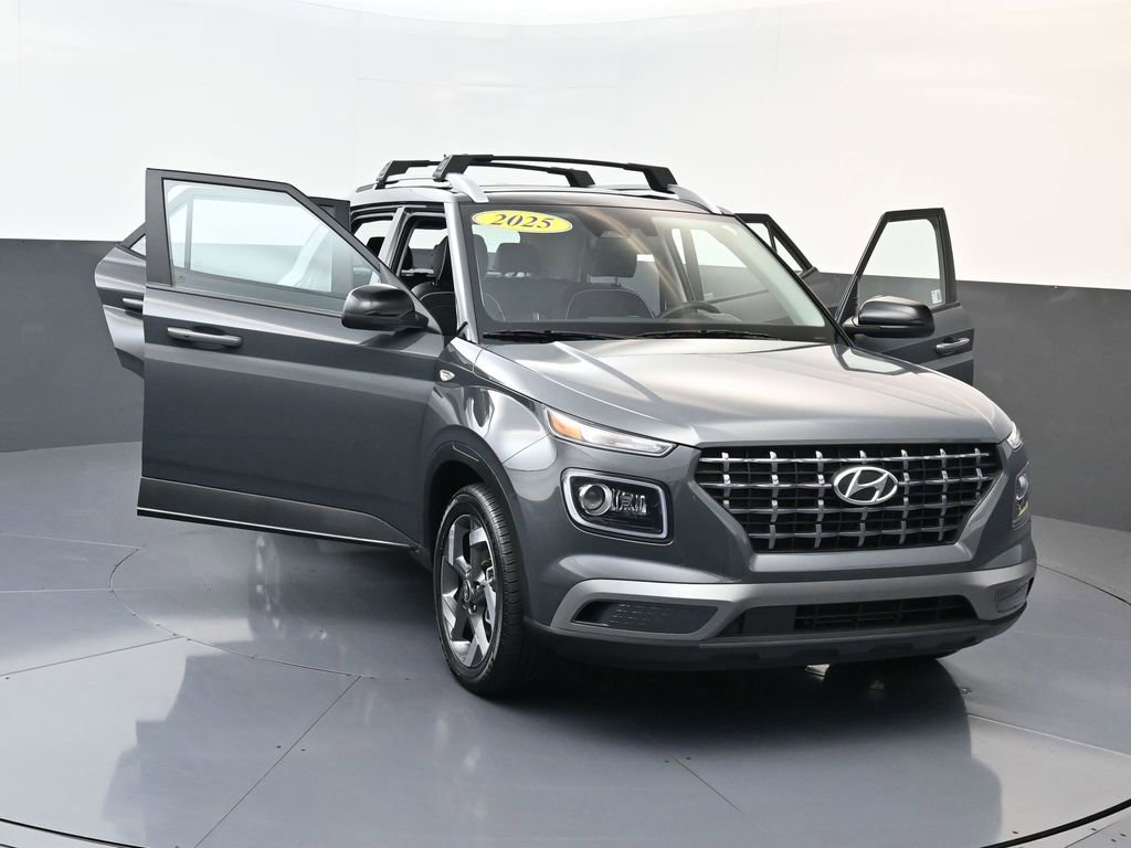 Used 2025 Hyundai Venue Limited image 30