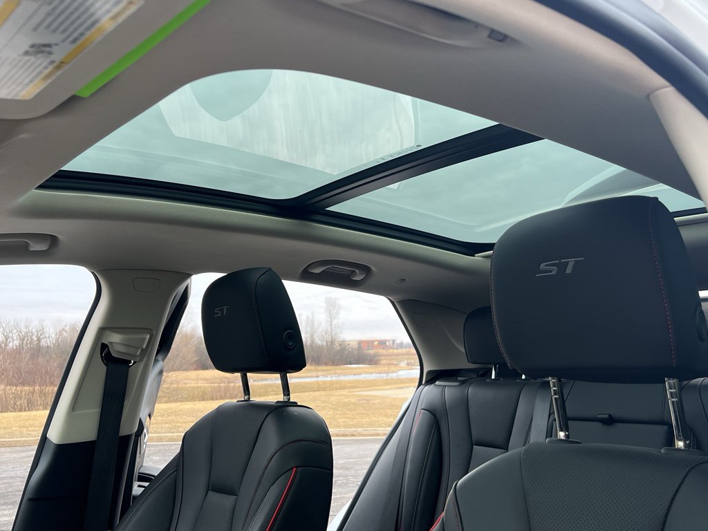 Used 2023 Buick Envision Essence w/ Technology Package I image 20