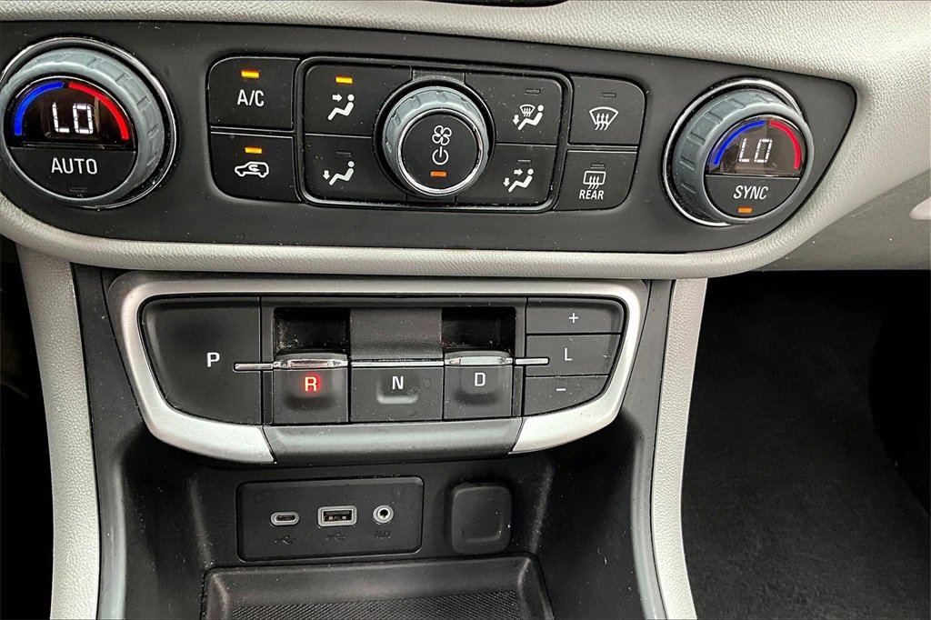 Used 2023 GMC Terrain SLE w/ Driver Convenience Package image 15