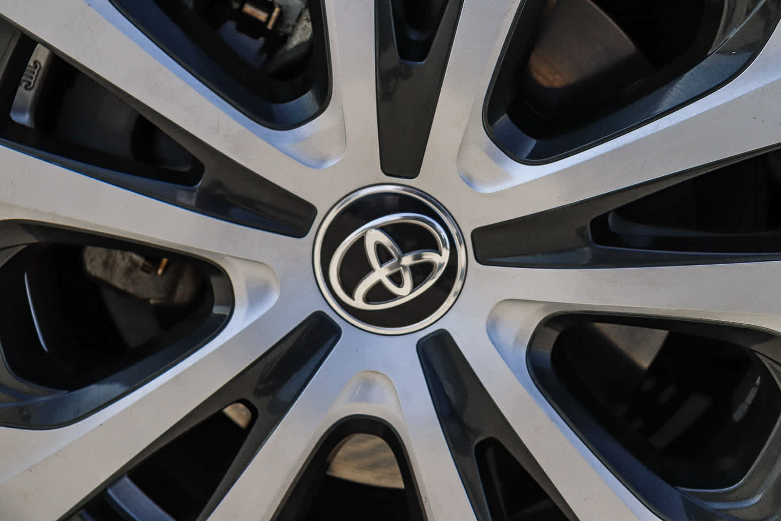 Used 2021 Toyota Corolla LE image 15