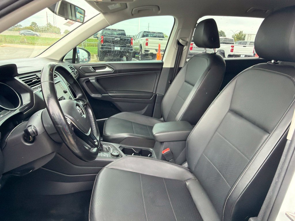 Used 2018 Volkswagen Tiguan SE w/ 3rd Row Seat Package AWD/4WD image 18