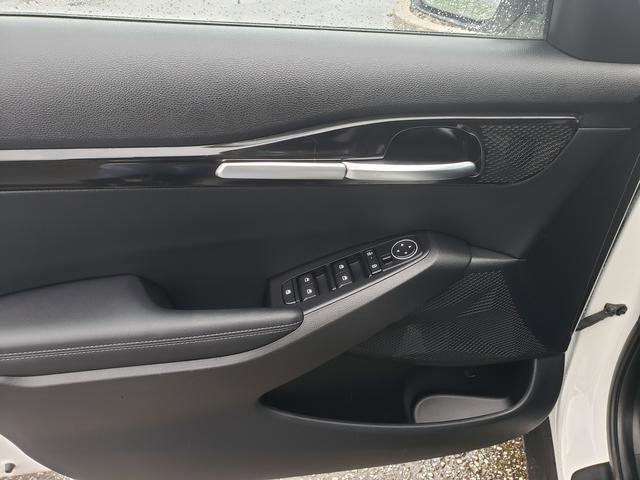 Certified 2025 Kia Seltos S image 12