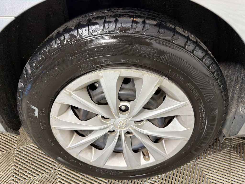 Used 2015 Toyota Camry LE FWD image 17