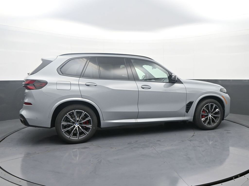 New 2026 BMW X5 M60i w/ Climate Comfort Package image 3