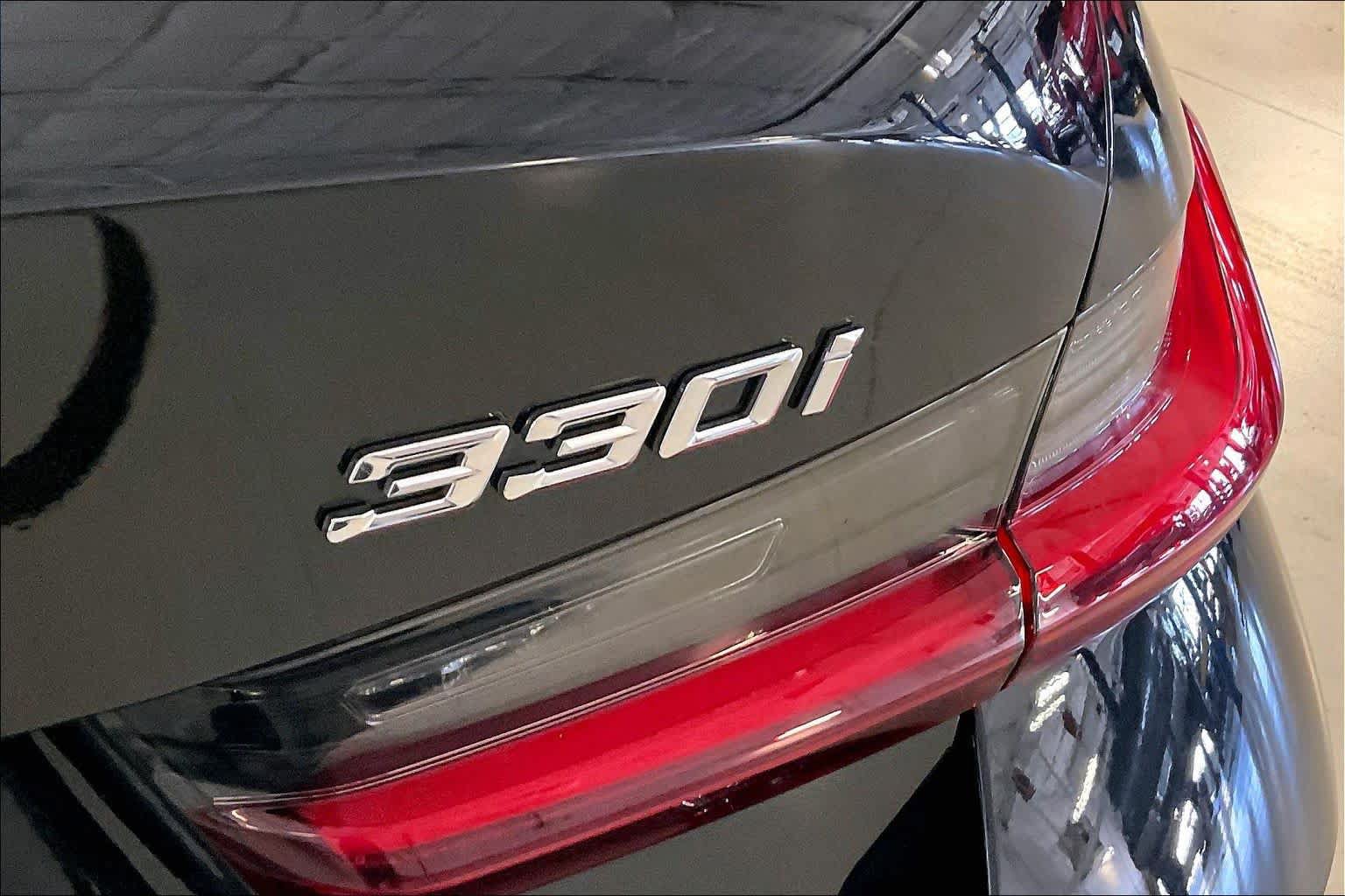 Used 2025 BMW 330i xDrive Sedan AWD/4WD image 31