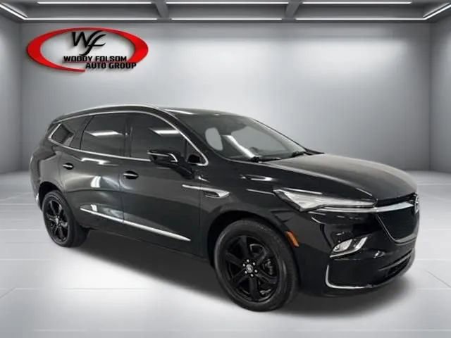 Used 2024 Buick Enclave Essence w/ Sport Touring Edition FWD image 3
