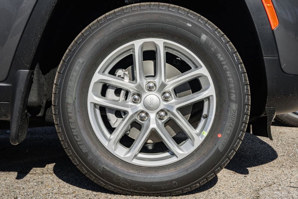 New 2025 Jeep Grand Cherokee Laredo X w/ Luxury Tech Group I image 16