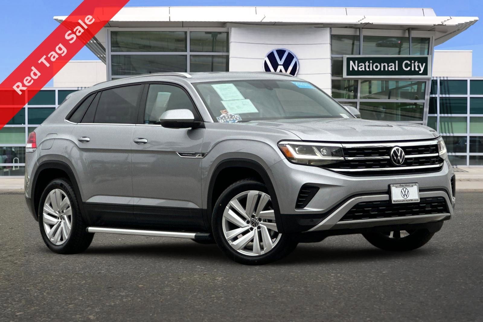 Used 2023 Volkswagen Atlas Cross Sport SE image 2