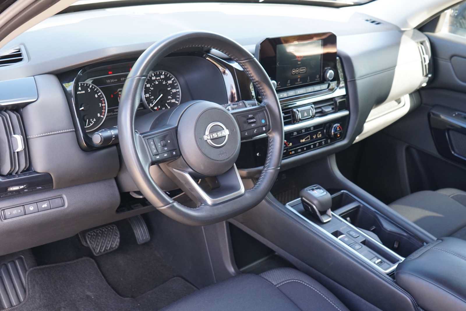 Used 2025 Nissan Pathfinder SV FWD image 7