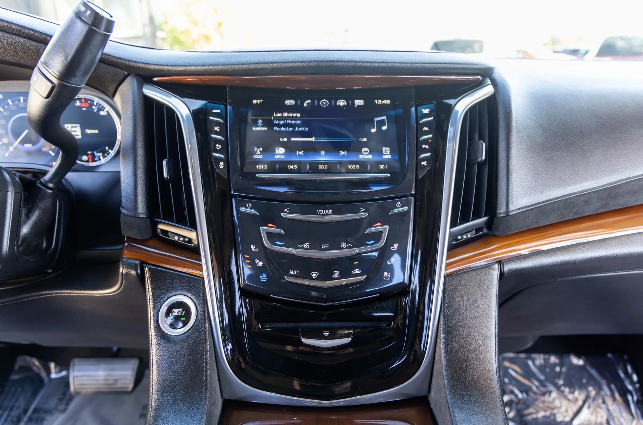 Used 2017 Cadillac Escalade Luxury image 24