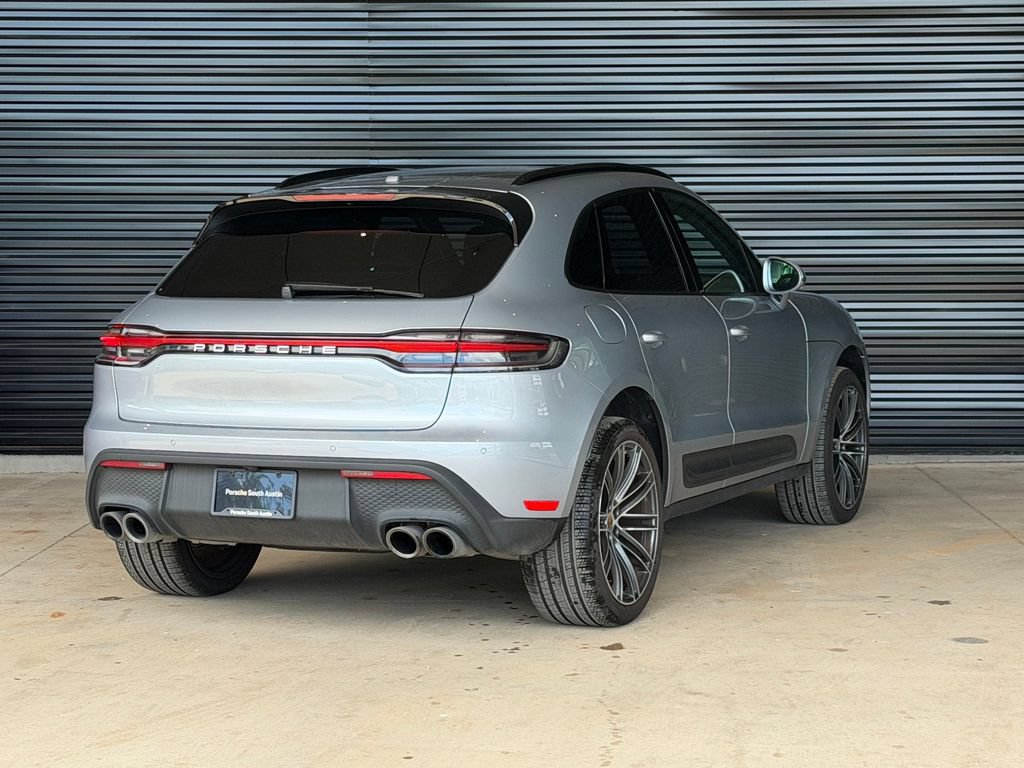 Certified 2026 Porsche Macan AWD/4WD image 9