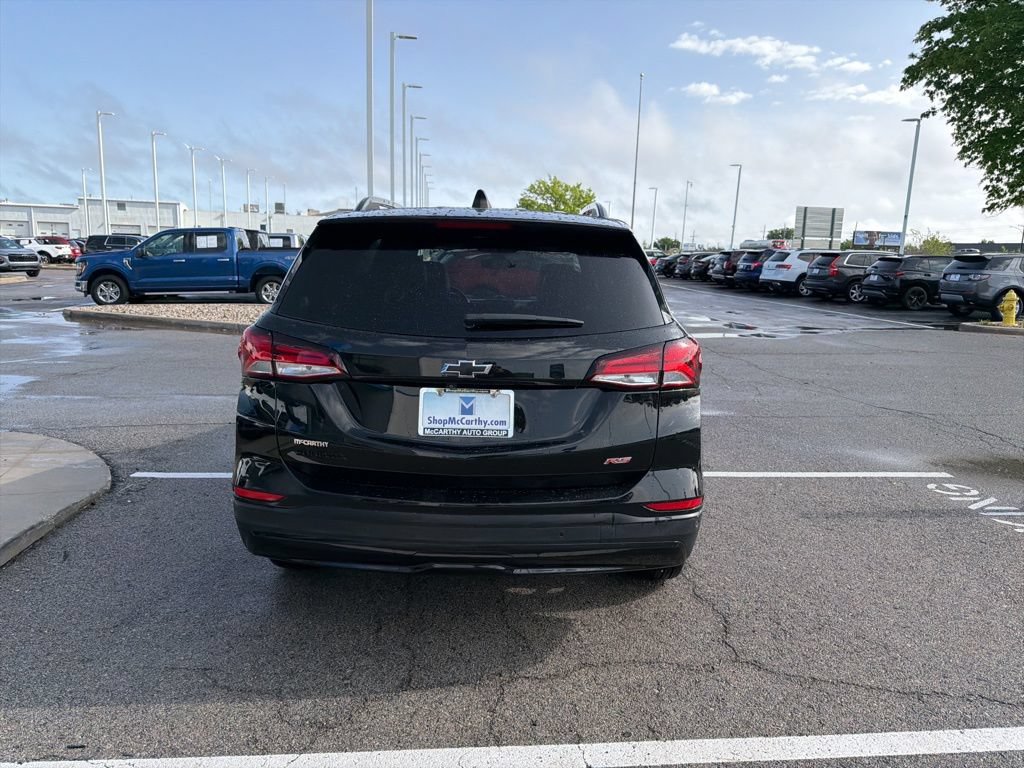 Used 2022 Chevrolet Equinox RS w/ Infotainment Package FWD image 4