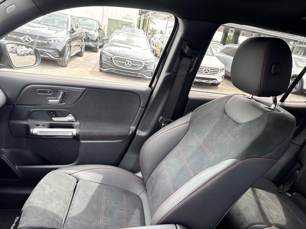Used 2025 Mercedes-Benz GLB 250 image 16