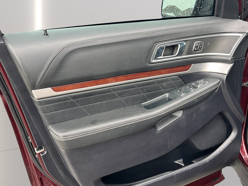 Used 2018 Ford Explorer Platinum AWD/4WD image 21