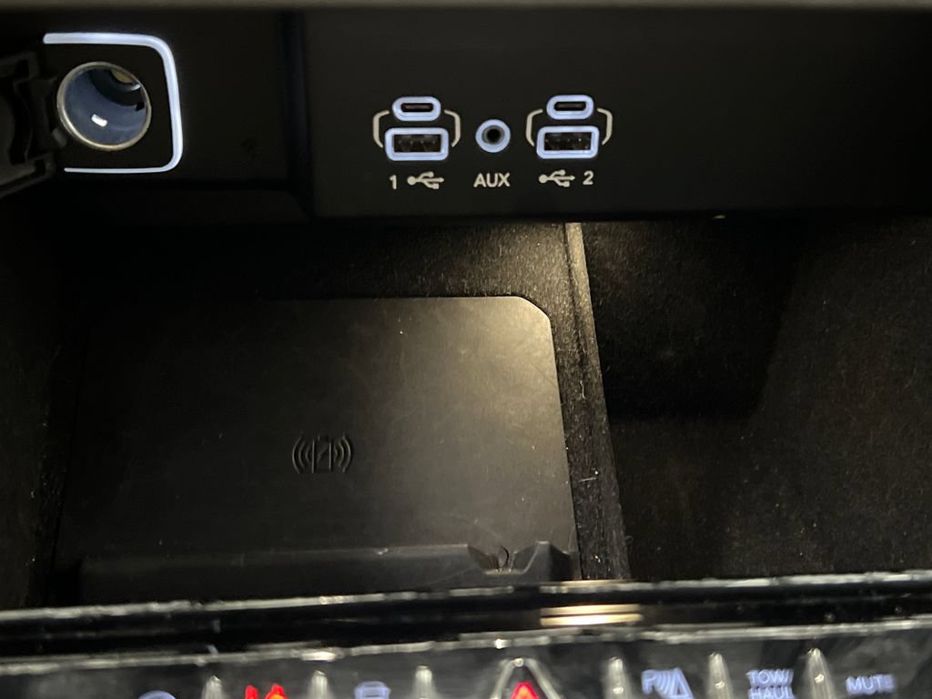 Used 2024 Jeep Wagoneer Series III AWD/4WD image 65