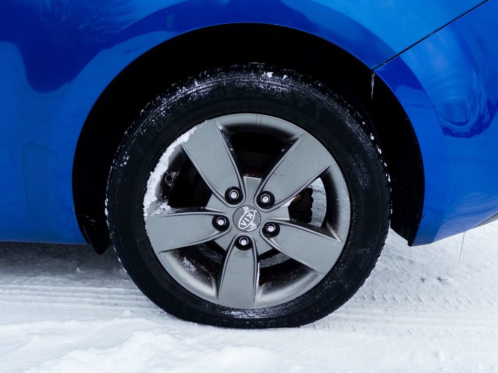 Used 2012 Kia Forte Koup EX image 23