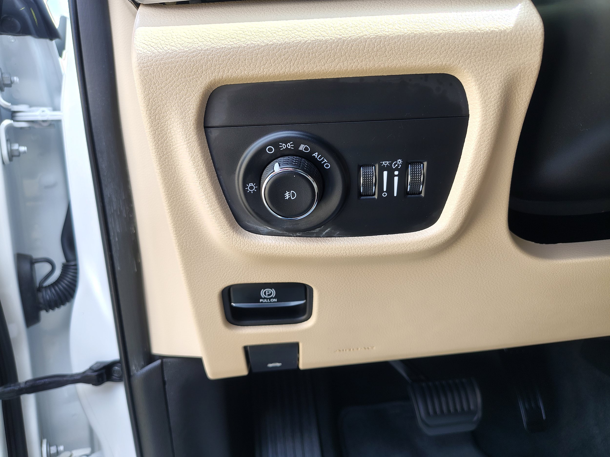 Certified 2025 Jeep Grand Cherokee Limited w/ Luxury Tech Group II AWD/4WD image 28