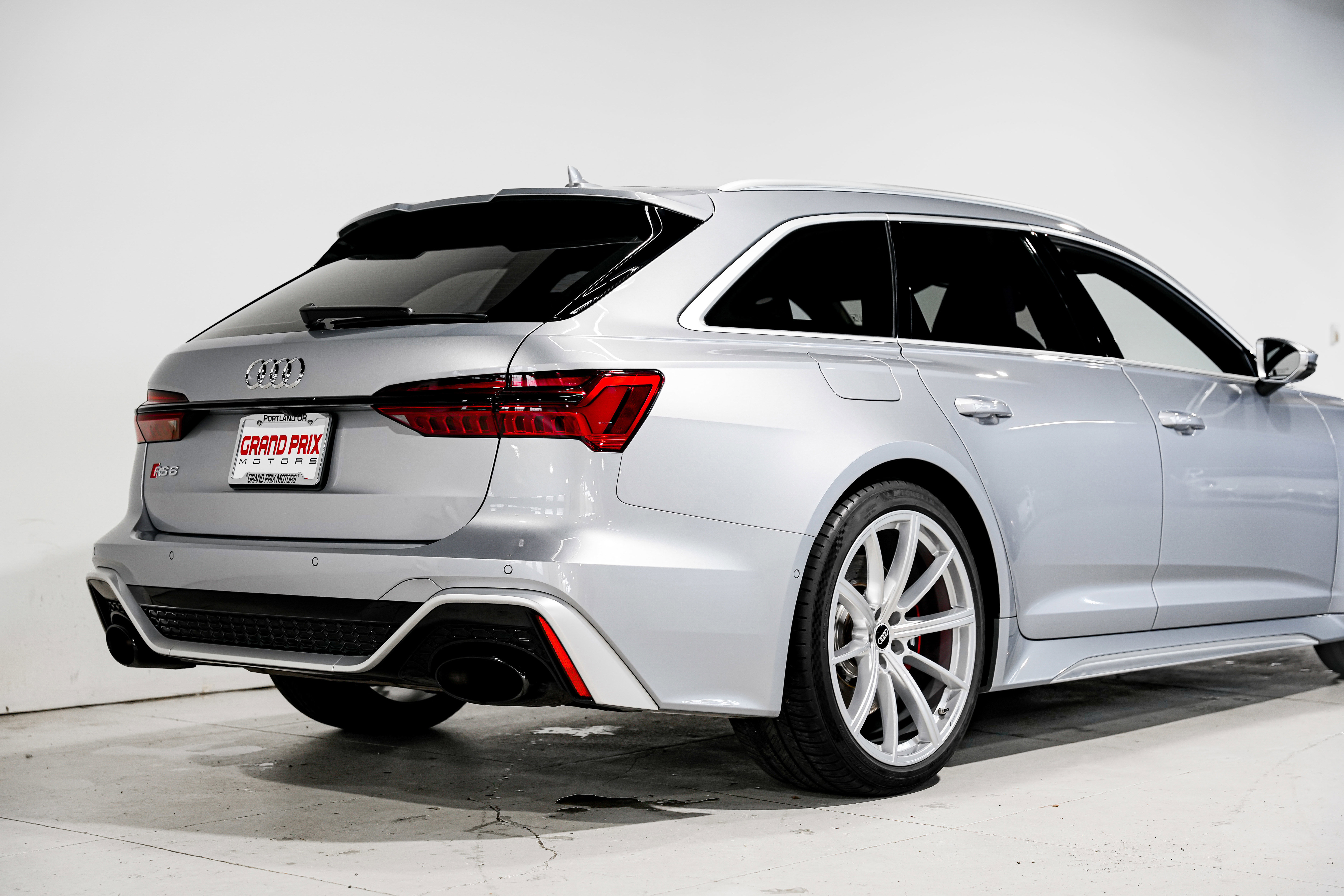 Used 2022 Audi RS 6 AWD/4WD image 41
