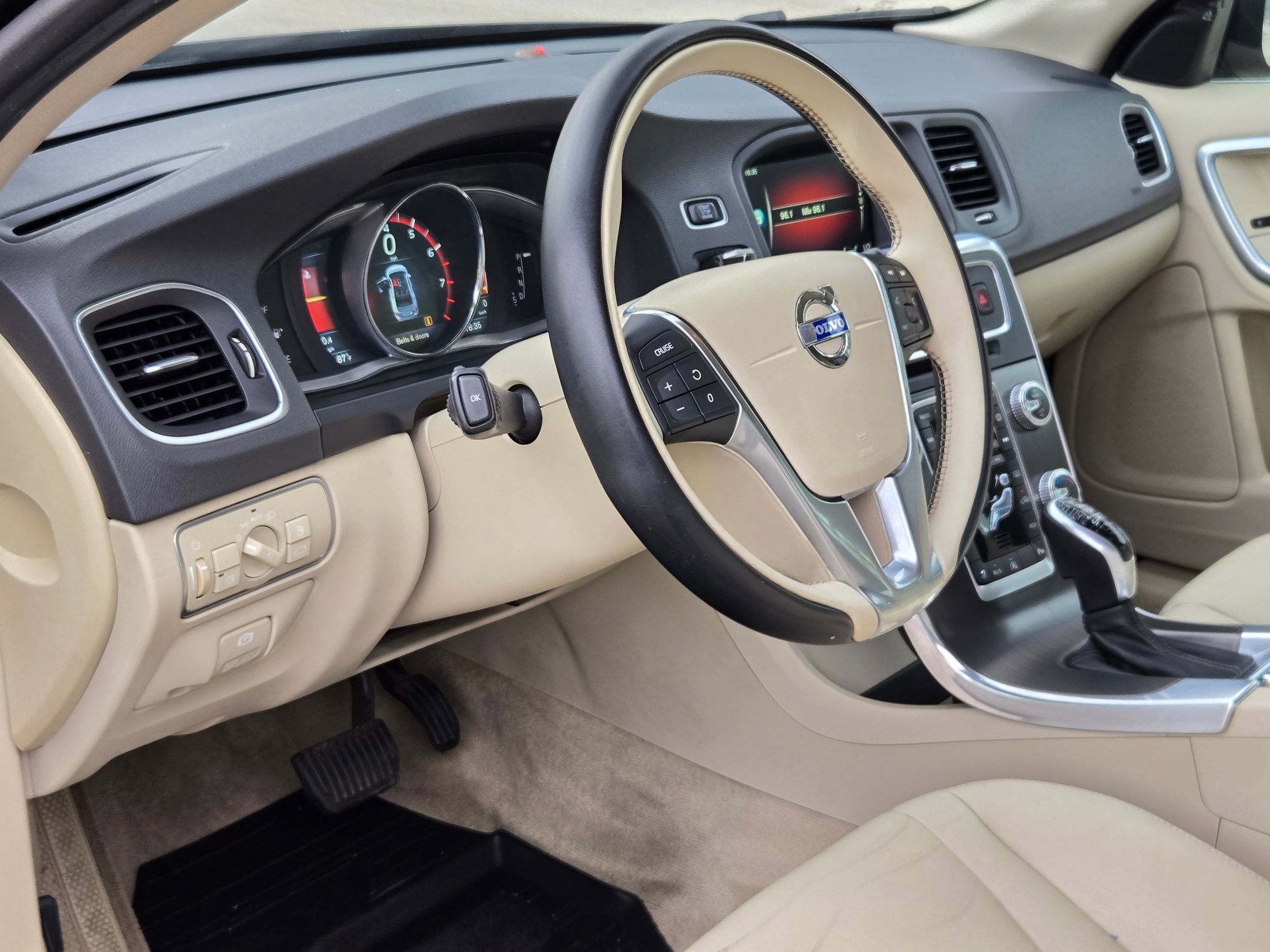 Used 2015 Volvo S60 T5 Premier image 12