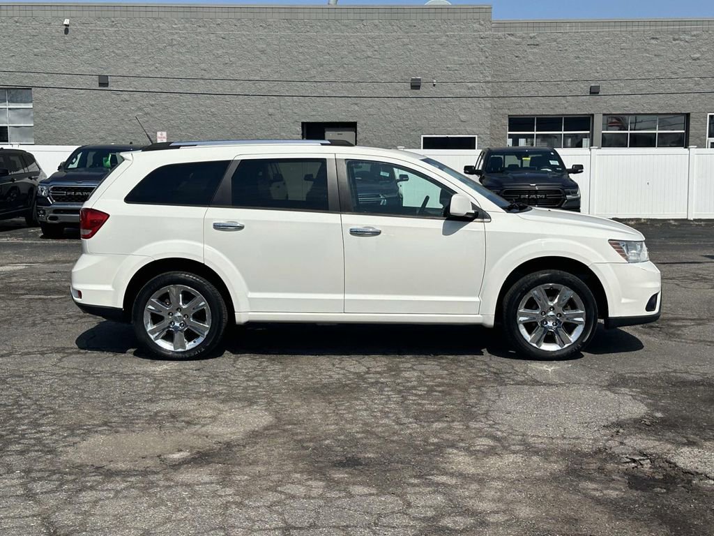 Used 2011 Dodge Journey Lux image 2