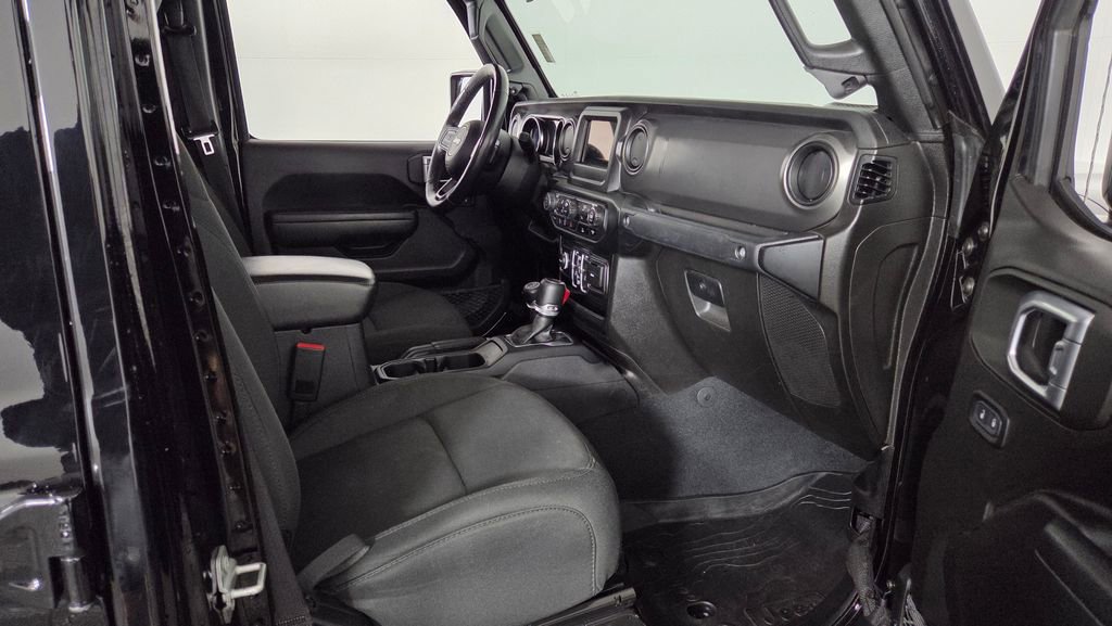 Used 2022 Jeep Gladiator Willys image 32