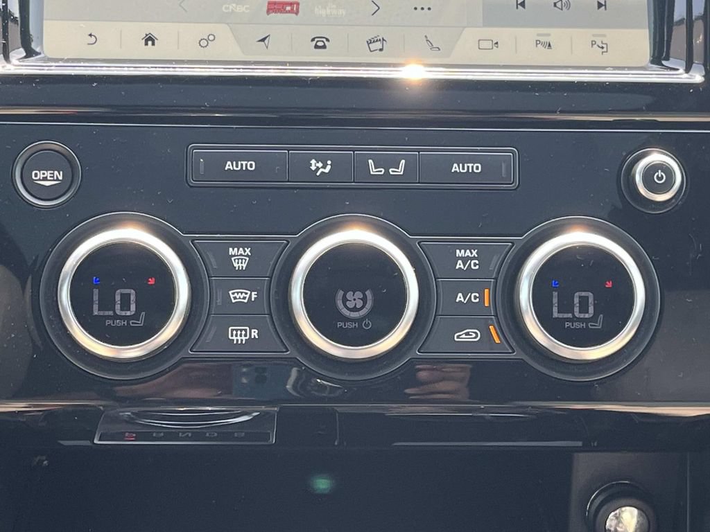Used 2020 Land Rover Discovery HSE AWD/4WD image 16