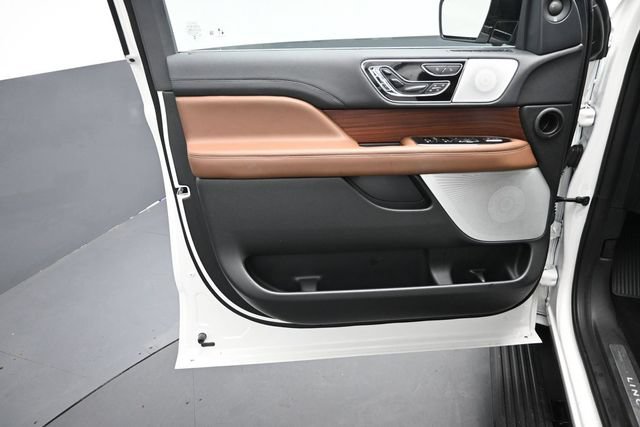 Certified 2023 Lincoln Navigator Reserve AWD/4WD image 21