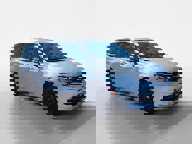 Used 2023 Chrysler Voyager LX image 7