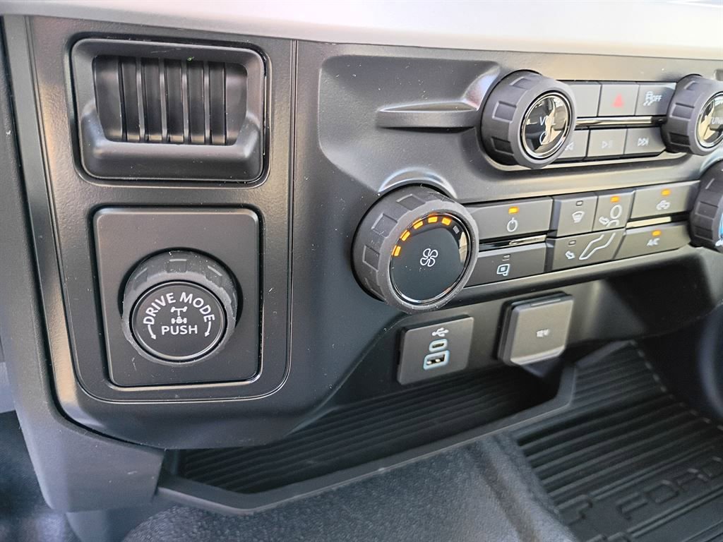 New 2026 Ford F250 XL w/ XL Chrome Package image 11