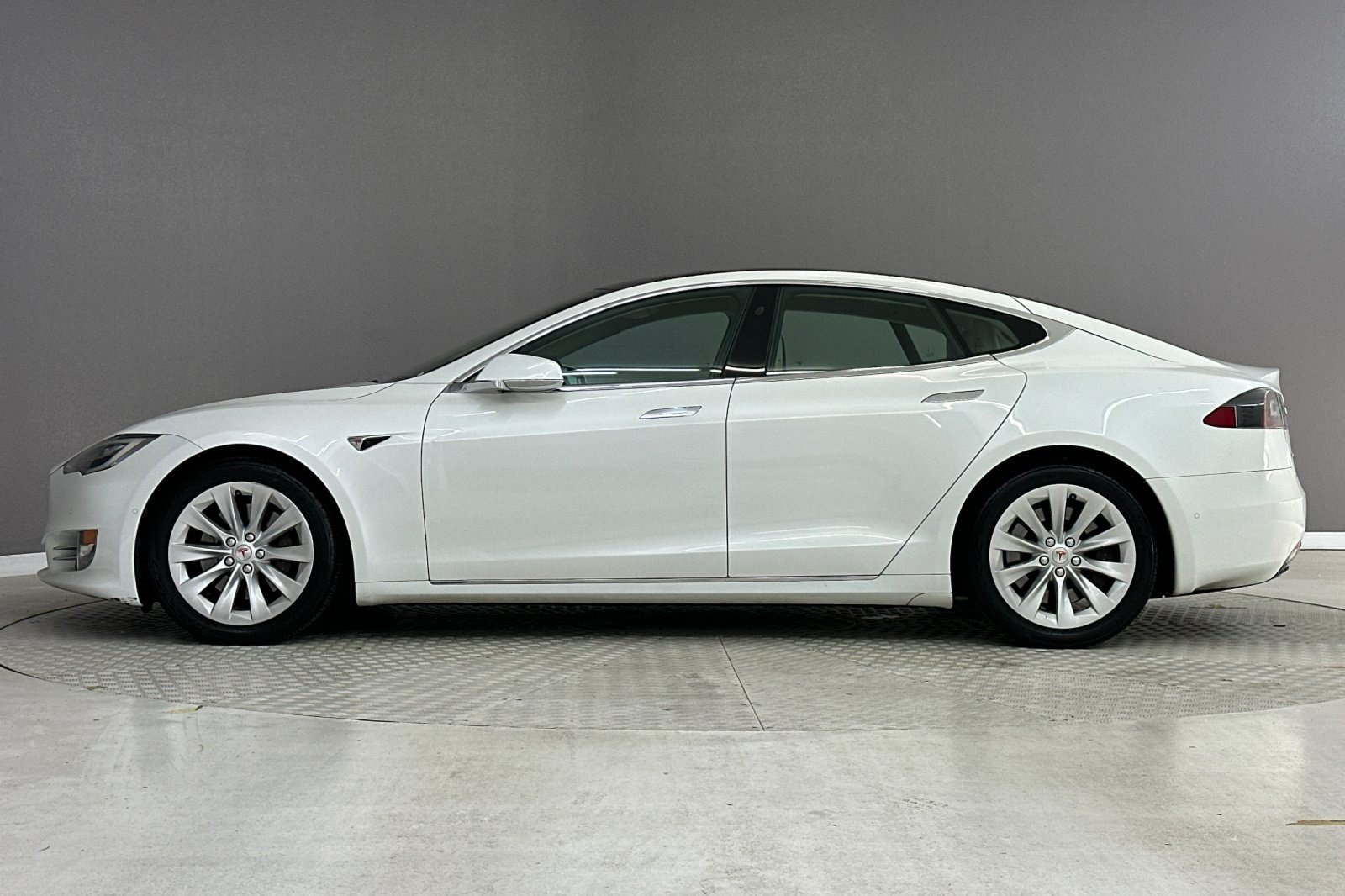 Used 2017 Tesla Model S 75D AWD/4WD image 2