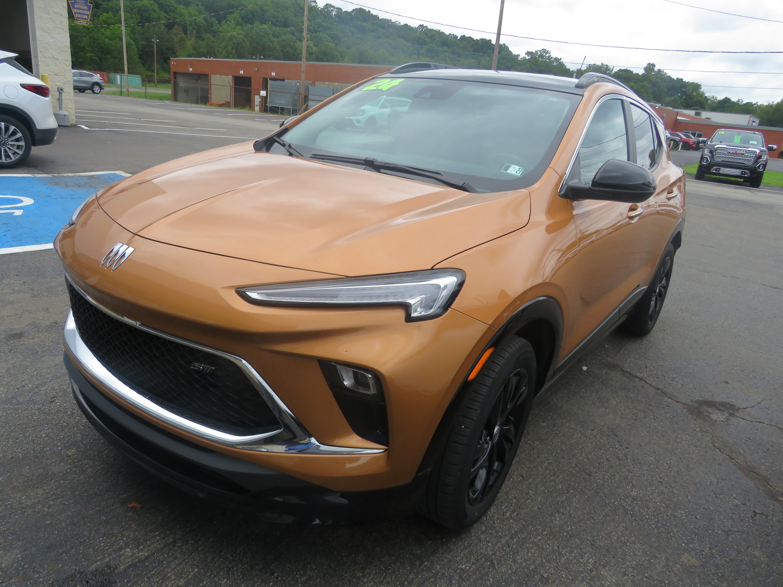 Used 2024 Buick Encore GX Sport Touring w/ Comfort Package AWD/4WD image 3
