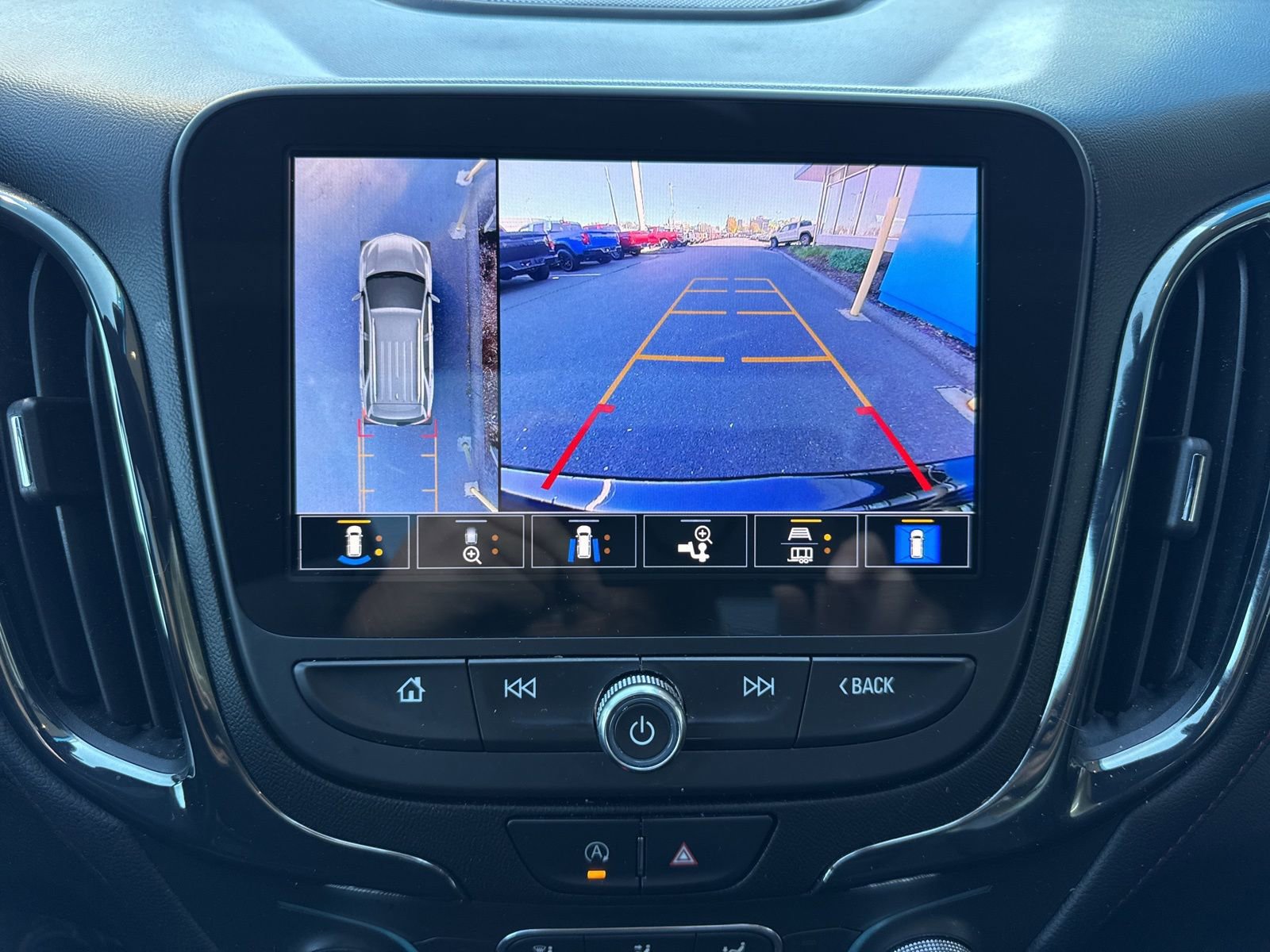 Used 2022 Chevrolet Equinox RS w/ RS Leather Package image 25