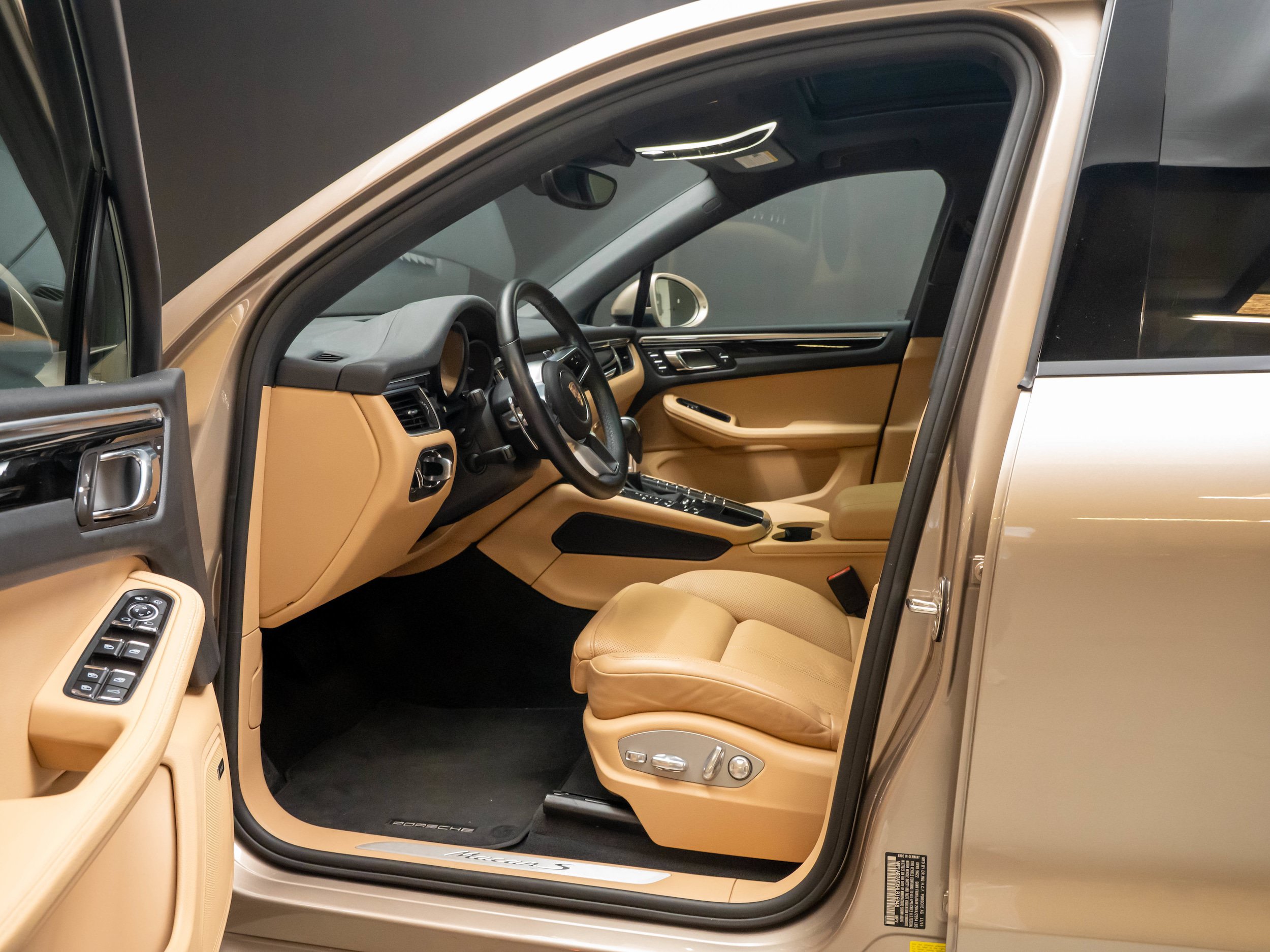 Certified 2017 Porsche Macan S AWD/4WD image 4
