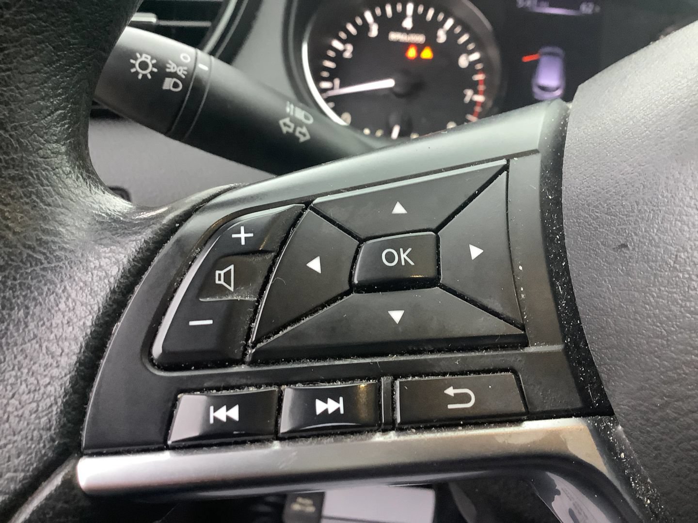 Used 2018 Nissan Rogue Sport S w/ S Appearance Package AWD/4WD image 34