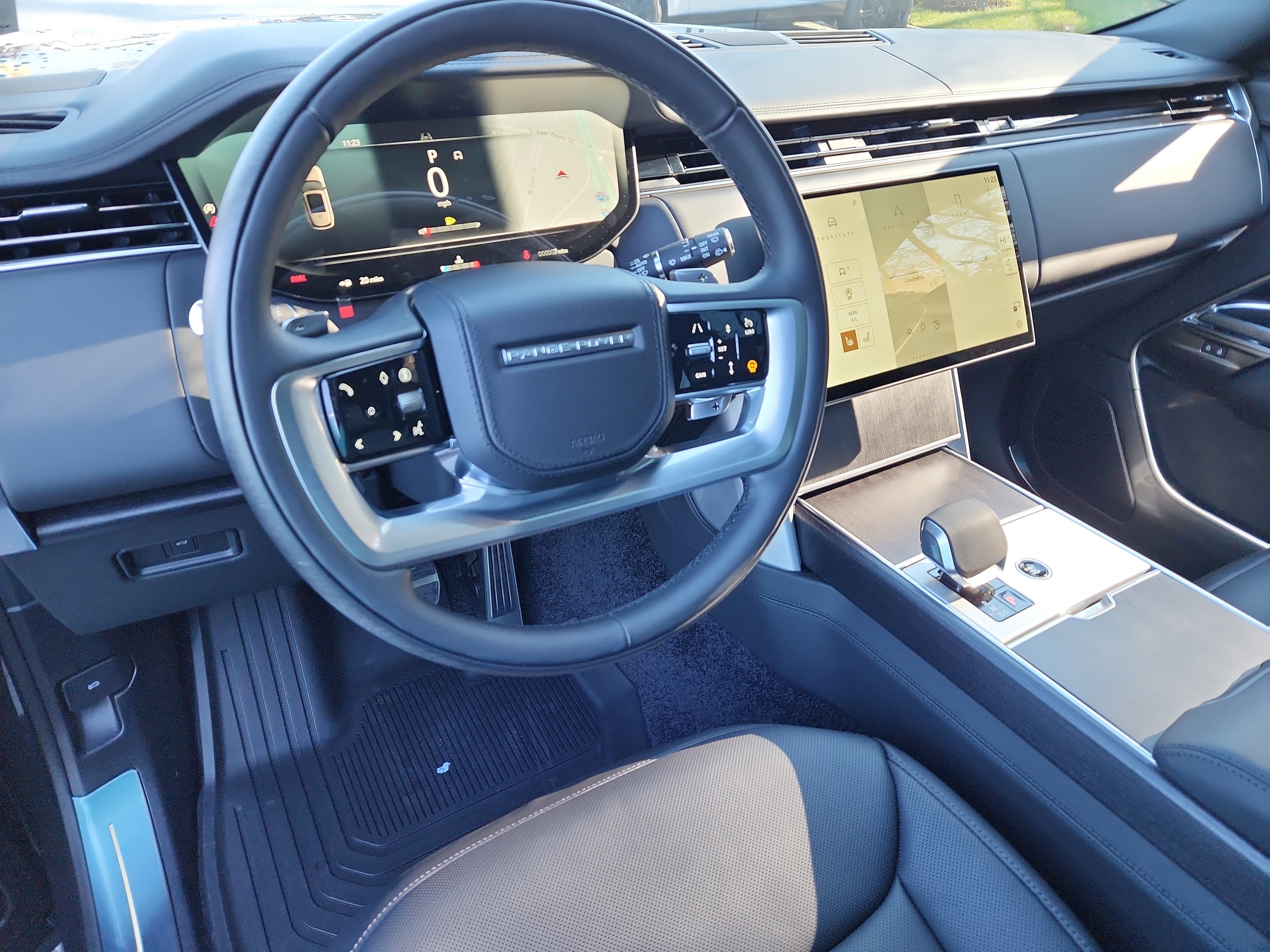 New 2025 Land Rover Range Rover Long Wheelbase SE image 15