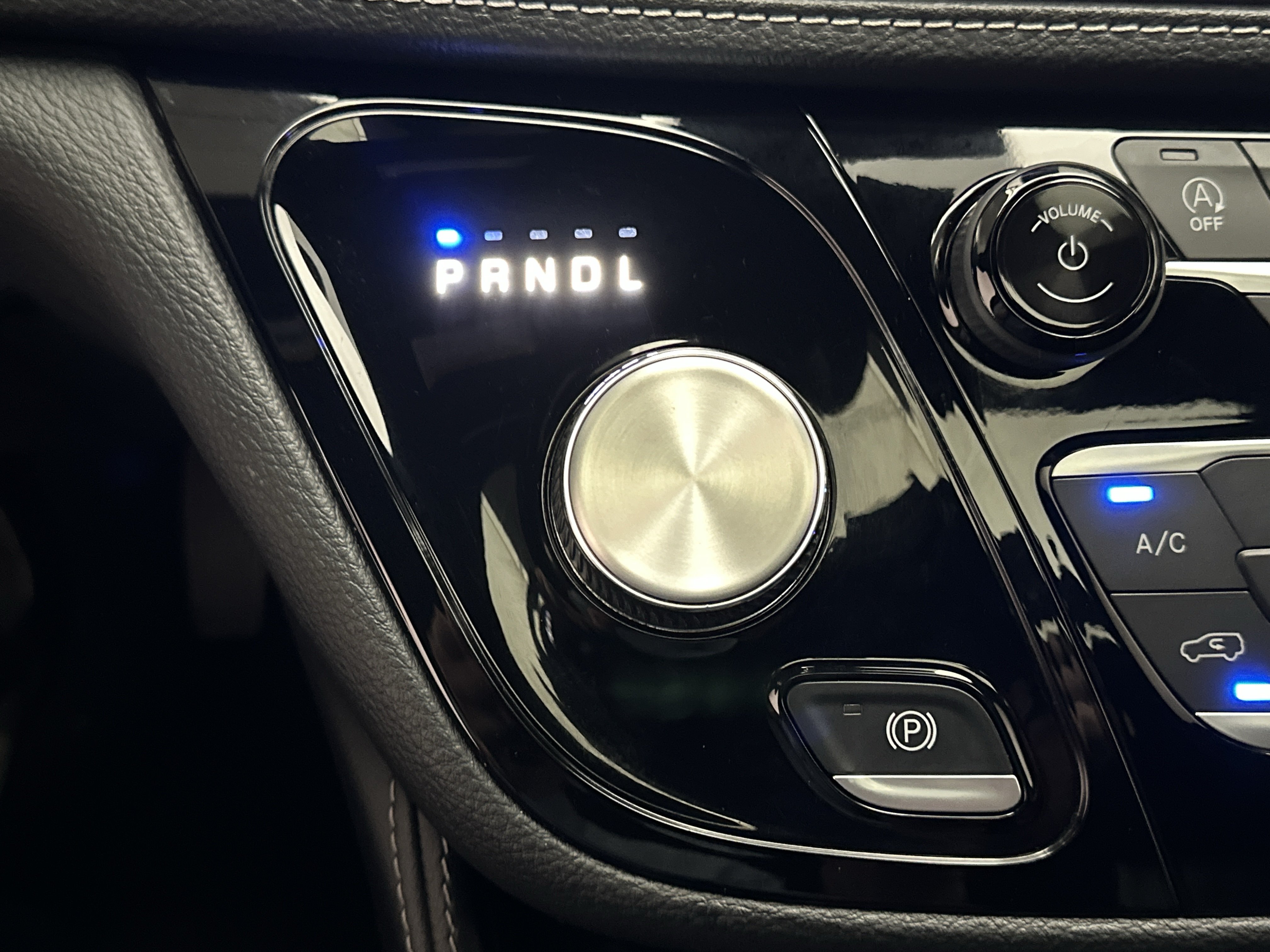 Used 2025 Chrysler Pacifica Limited FWD image 40