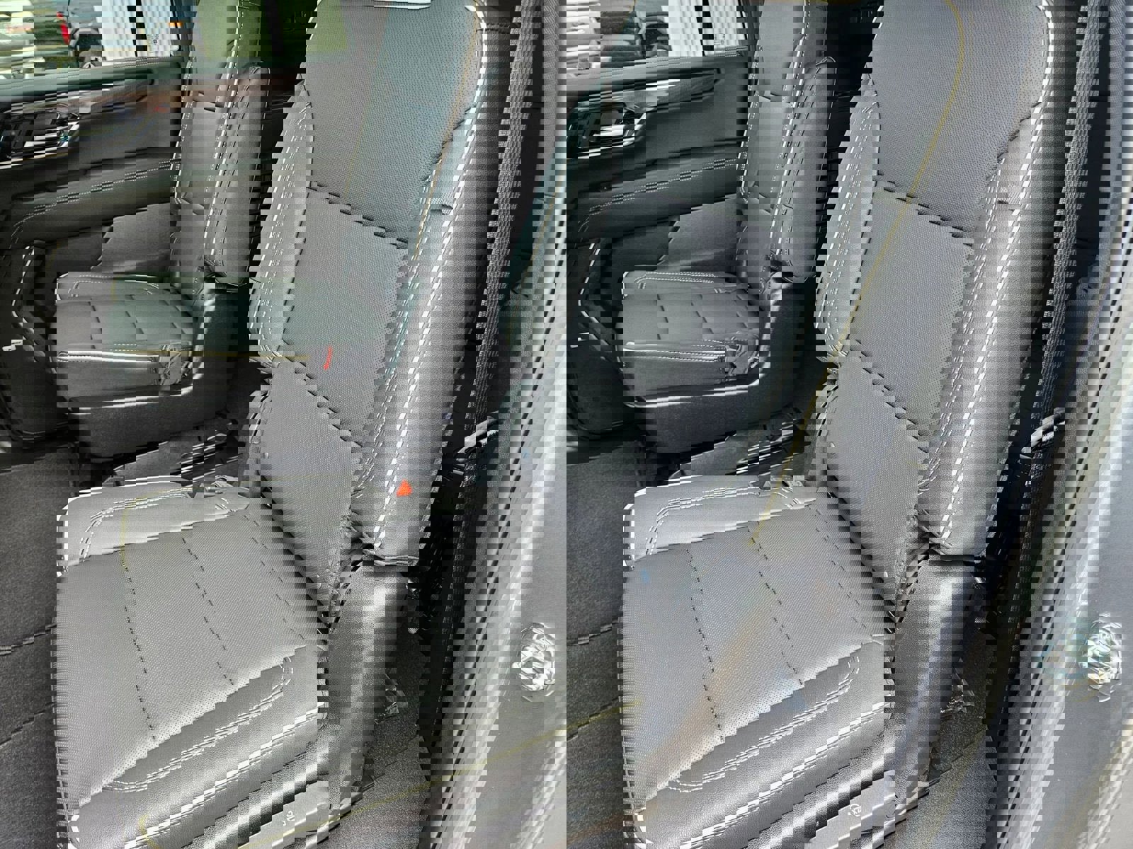 New 2026 GMC Yukon XL Elevation image 27