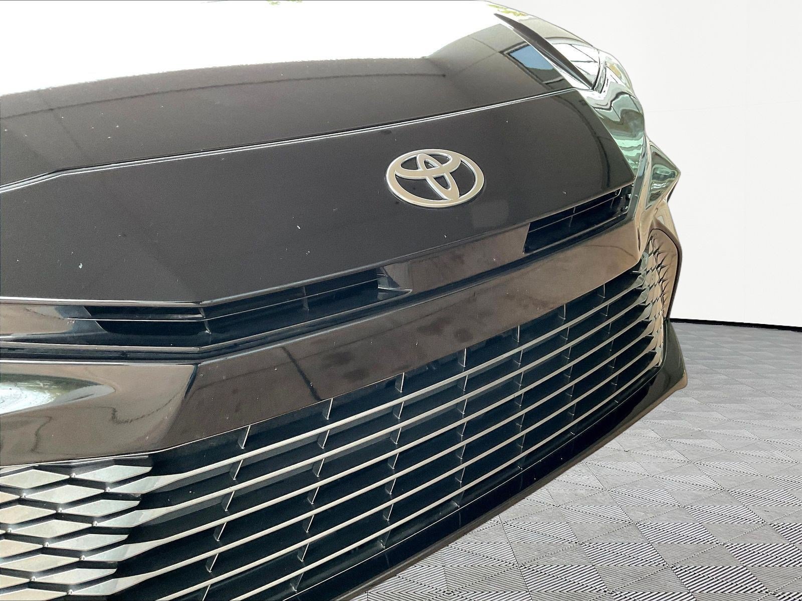 Used 2025 Toyota Camry XLE AWD/4WD image 31