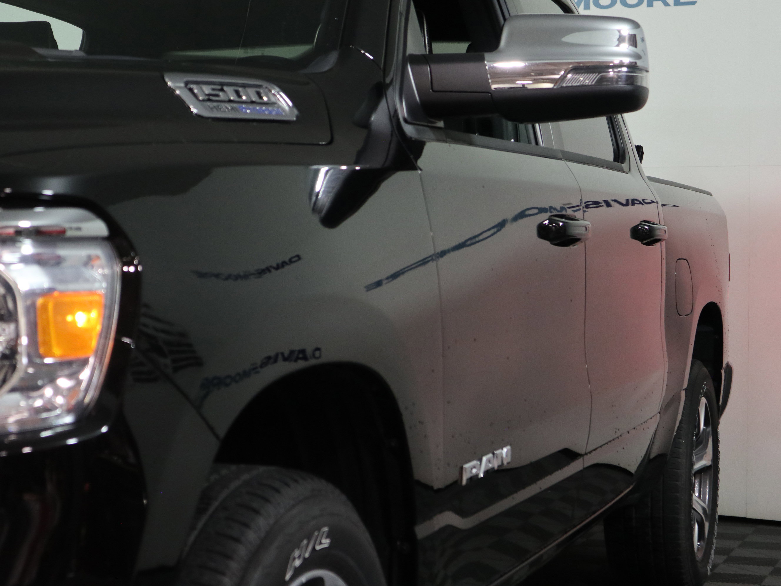 Used 2023 RAM 1500 Laramie AWD/4WD image 11